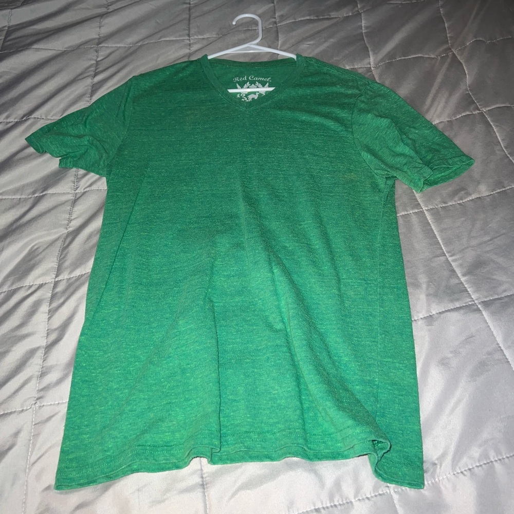 Boys green Red Camel cotton T-shirt size large